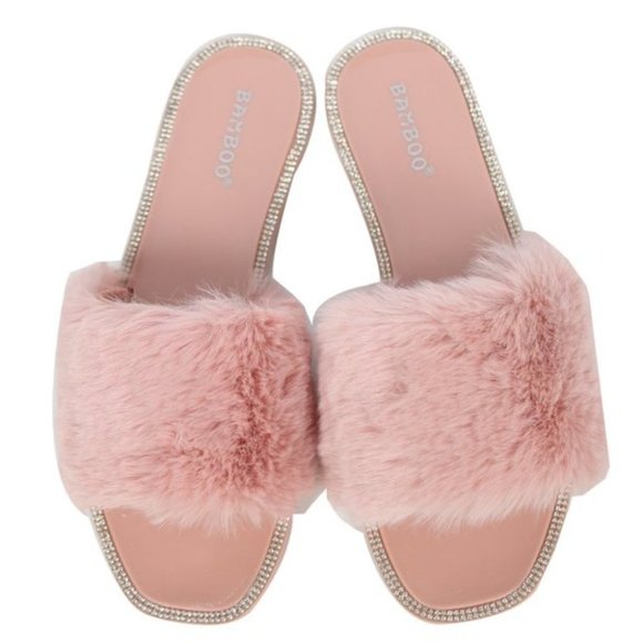 NWT!! Women's Blush Faux Fur Rhinestone Jelly Sandal - Picture 2 of 3